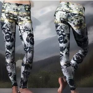 Teeki Desert Rose Hot Pant XS